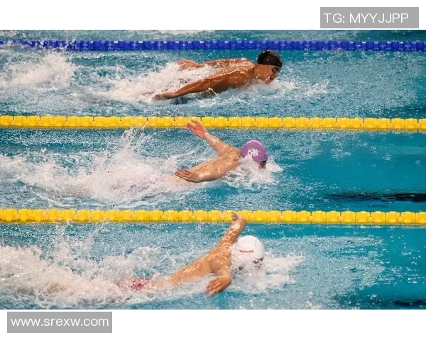 游泳青年队达标赛精彩纷呈展现年轻力量与竞技精神