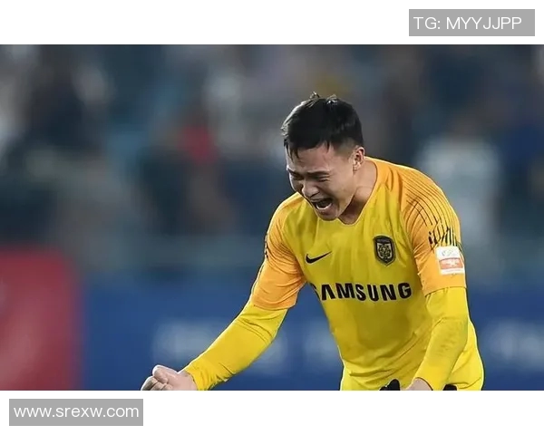 李铁与队员商讨新赛季备战计划，力争冲击中超冠军果实